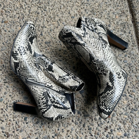 Boss Babe, FRANCO SARTO, snake heeled booties!! - Picture 5 of 12